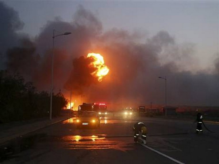 Footage shows moment huge explosion rocks petrochemical plant in China
